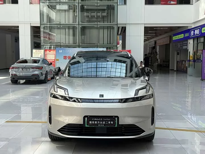 Lynk & Co 08 EM-P