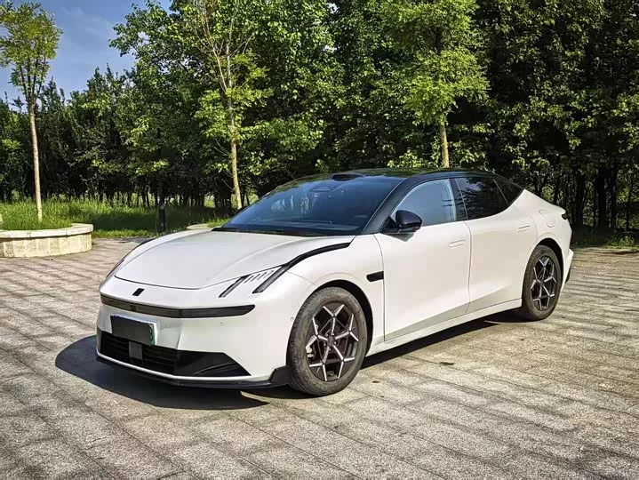 Lynk & Co 10