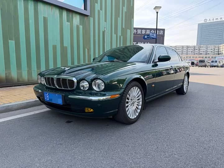Jaguar XJ