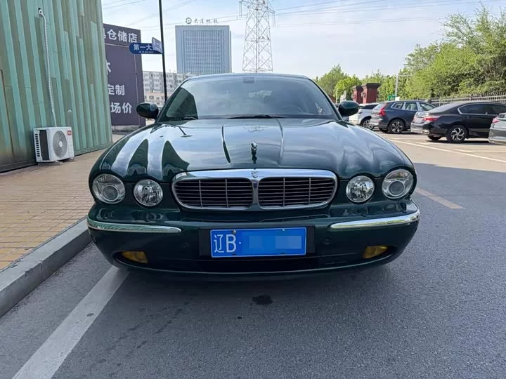 Jaguar XJ