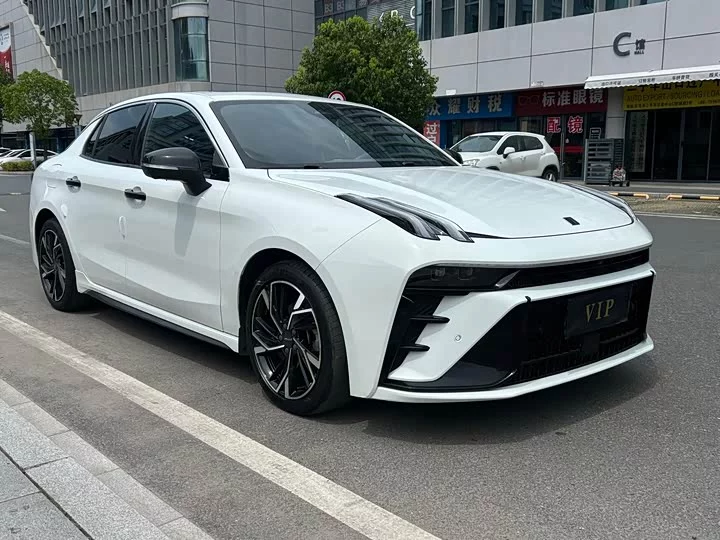 Lynk & Co 03
