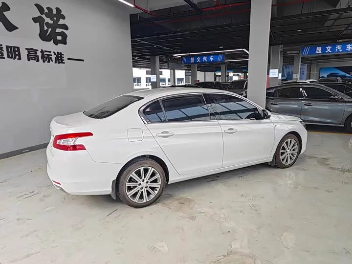 Peugeot 408