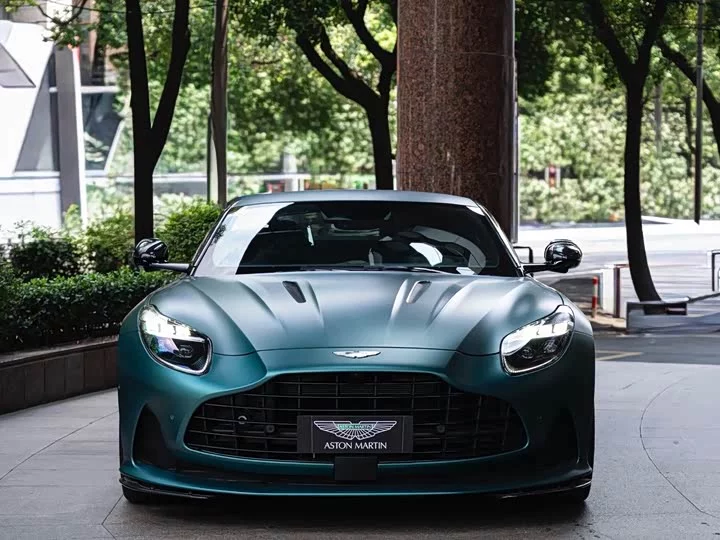Aston Martin DB12