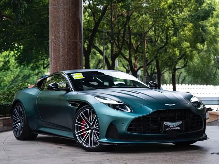 Aston Martin DB12