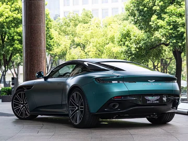 Aston Martin DB12