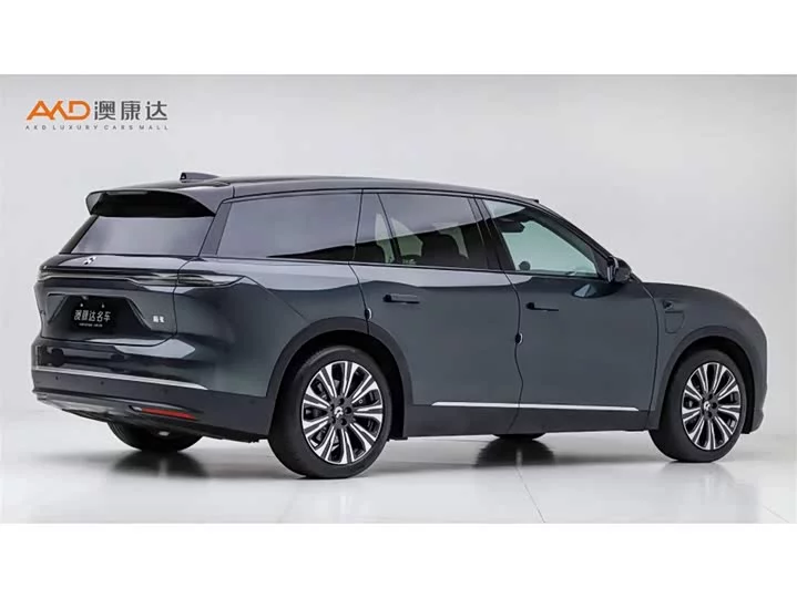 NIO ES8