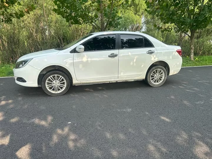 BYD e5