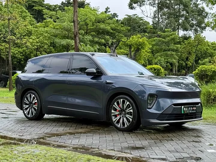 NIO ES8