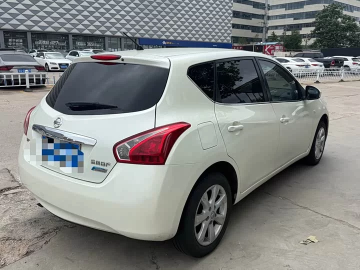 Nissan Tiida