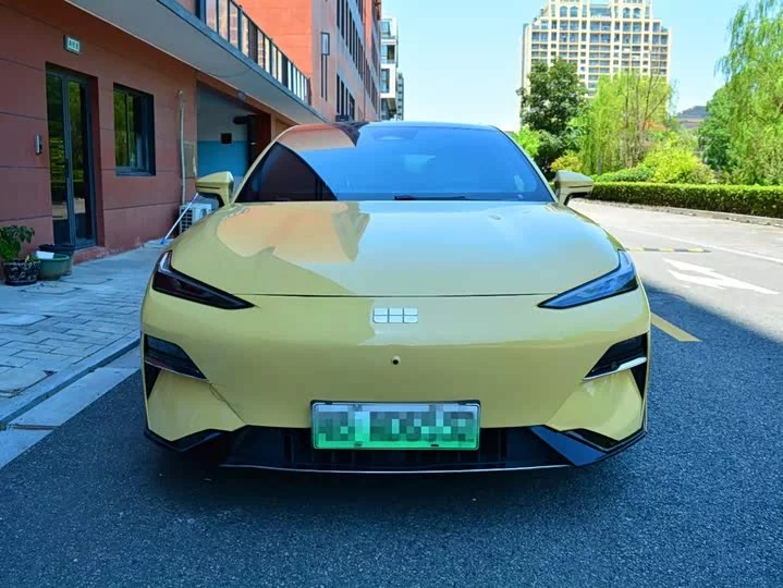 Geely Galaxy E8