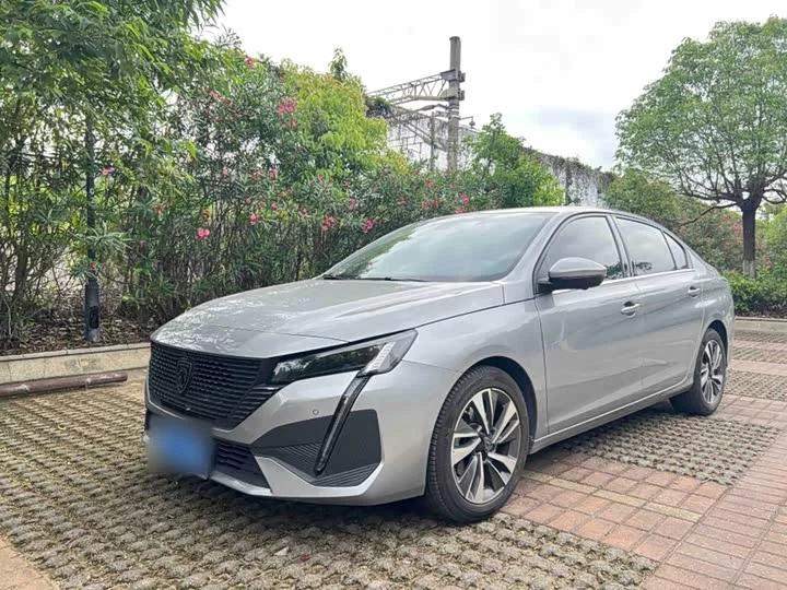 Peugeot 408