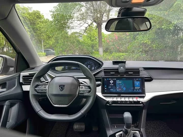 Peugeot 408