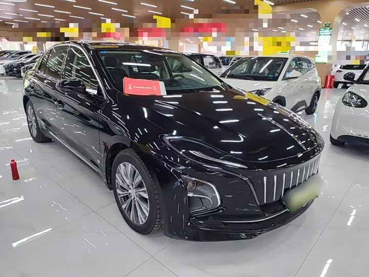 Hongqi E-QM5
