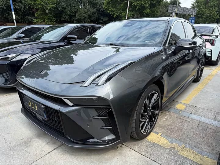 Lynk & Co 03
