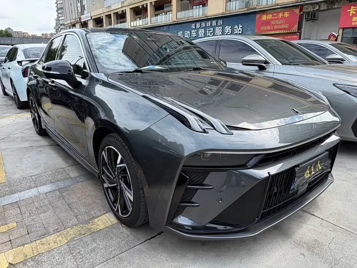 Lynk & Co 03