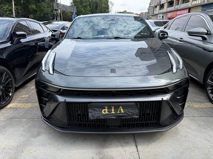 Lynk & Co 03