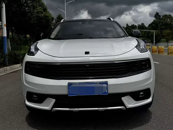 Lynk & Co 01