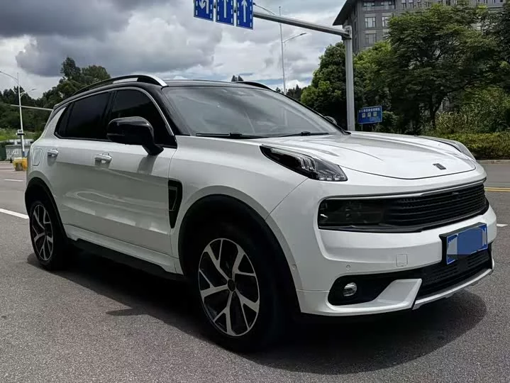 Lynk & Co 01