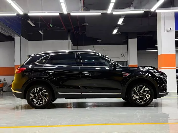 Hongqi HS5