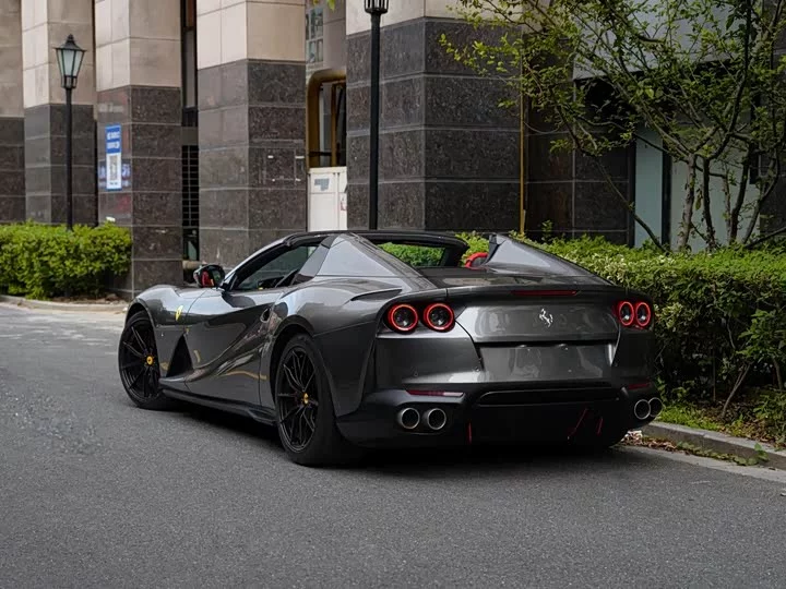 ferrari 812