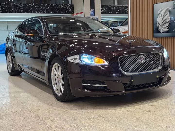 Jaguar XJ