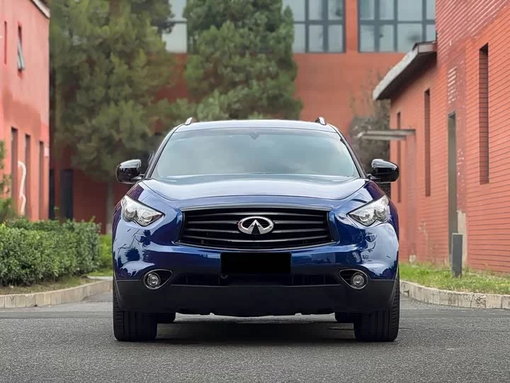Infiniti QX70