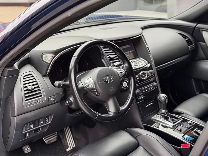 Infiniti QX70