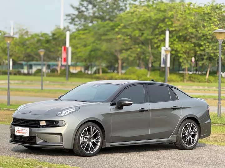Lynk & Co 03