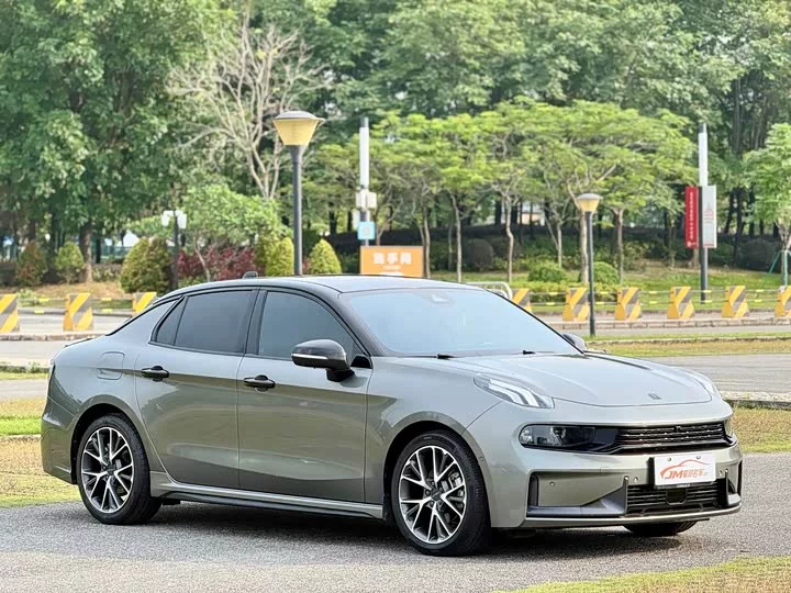 Lynk & Co 03
