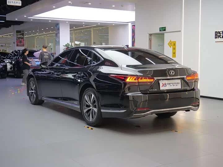 Lexus LS