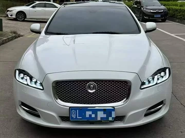 Jaguar XJ