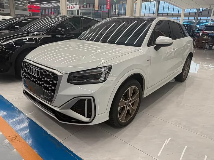 Audi Q2L