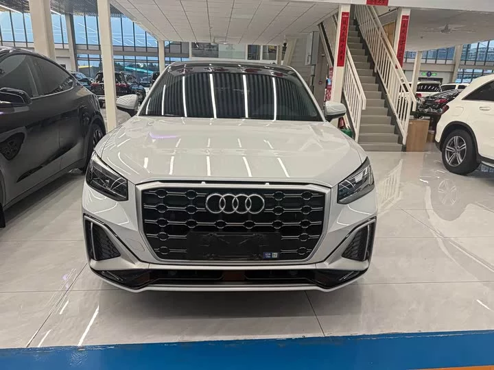 Audi Q2L