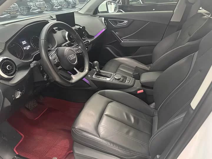 Audi Q2L