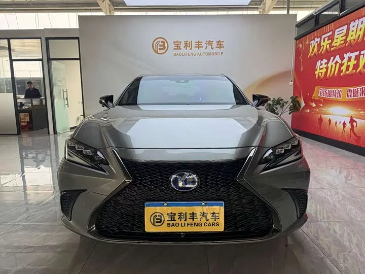 Lexus ES