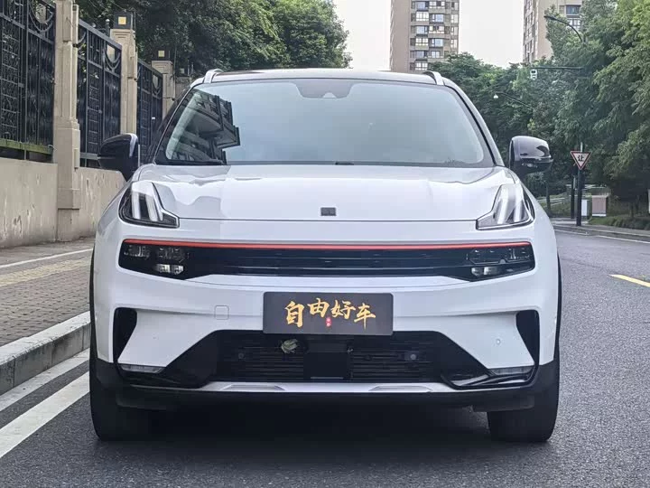 Lynk & Co 06