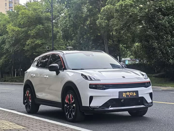 Lynk & Co 06