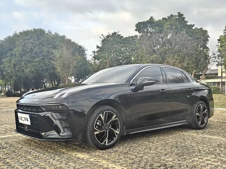 Lynk & Co 03