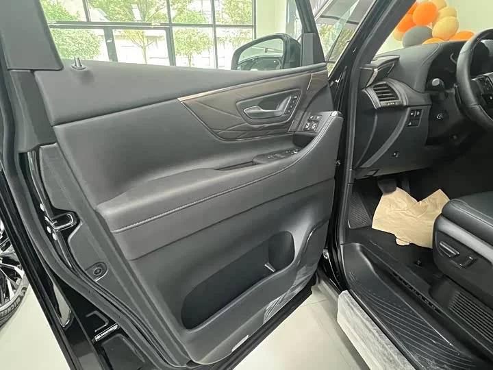 Toyota Elfa