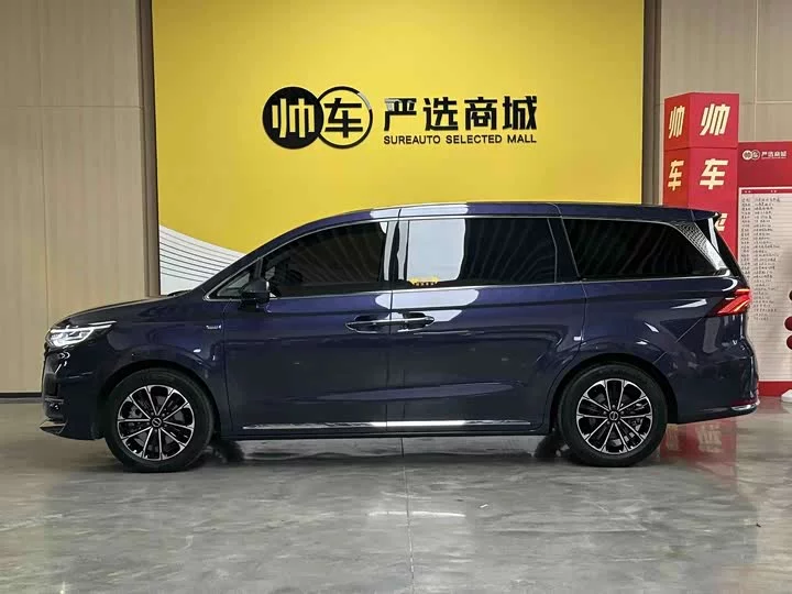 Roewe iMAX8