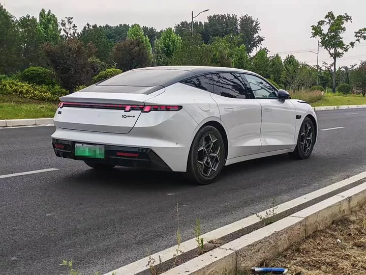Lynk & Co 10