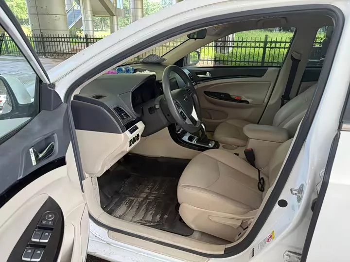BYD e5