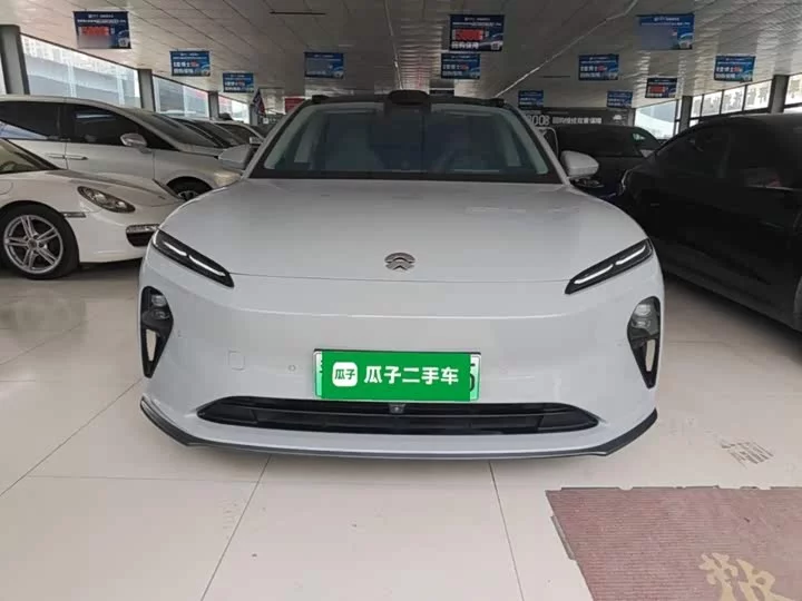 NIO ET5
