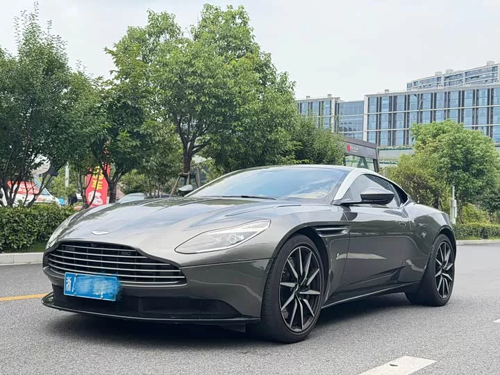 Aston Martin DB11