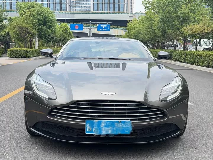 Aston Martin DB11