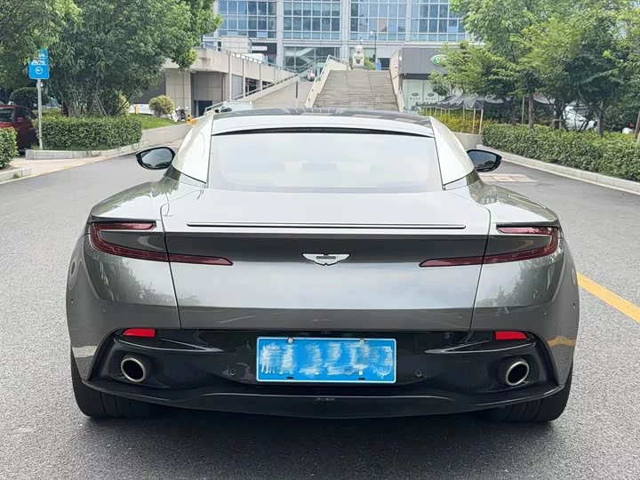 Aston Martin DB11