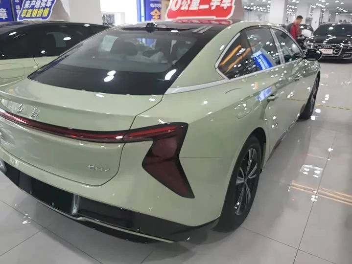 Hongqi EH7