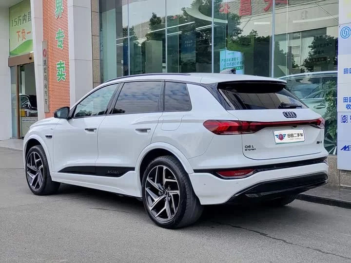 Audi Q6L e-tron