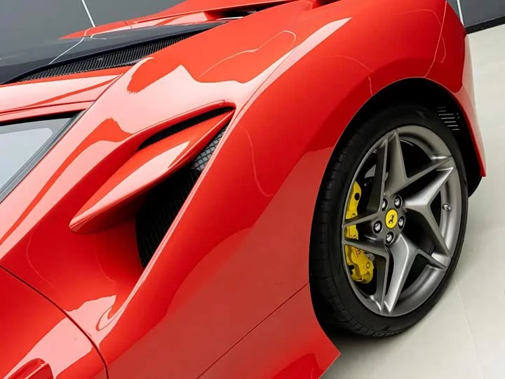 ferrari F8