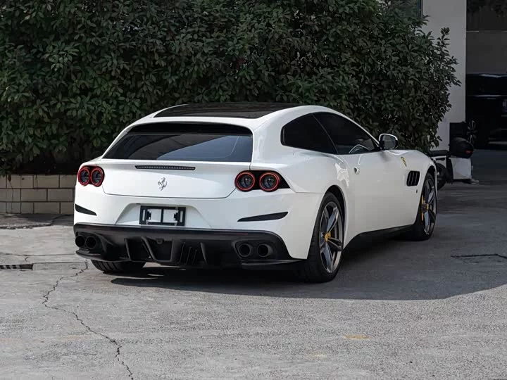 ferrari GTC4Lusso